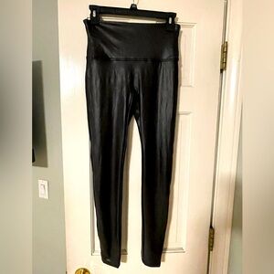 SPANXshape™ Faux Leather
Leggings size large